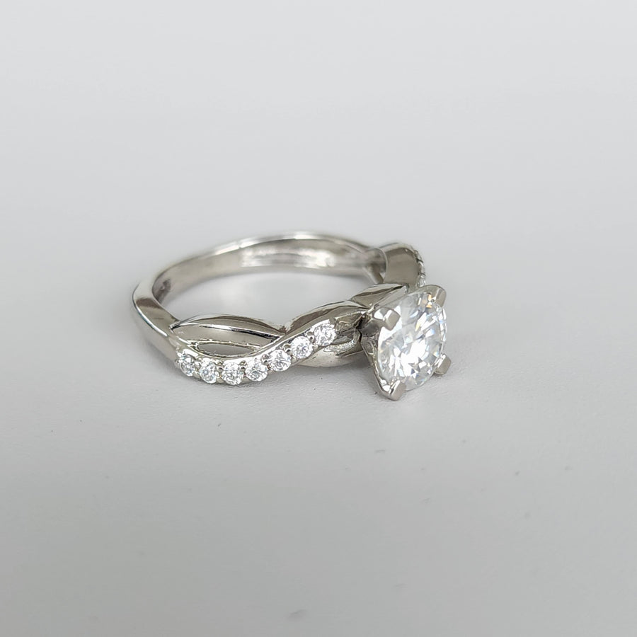 Amora- 1 Carat Lab Grown Diamond Gold Engagement Ring