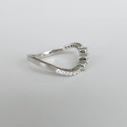 Curva Elegante - Feminine Curved 18ct Gold Ring with Lab Grown Diamonds Gems