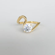 Curva Scintillante - 18K Gold Lab Grown Diamonds Curved Shank Engagement Ring