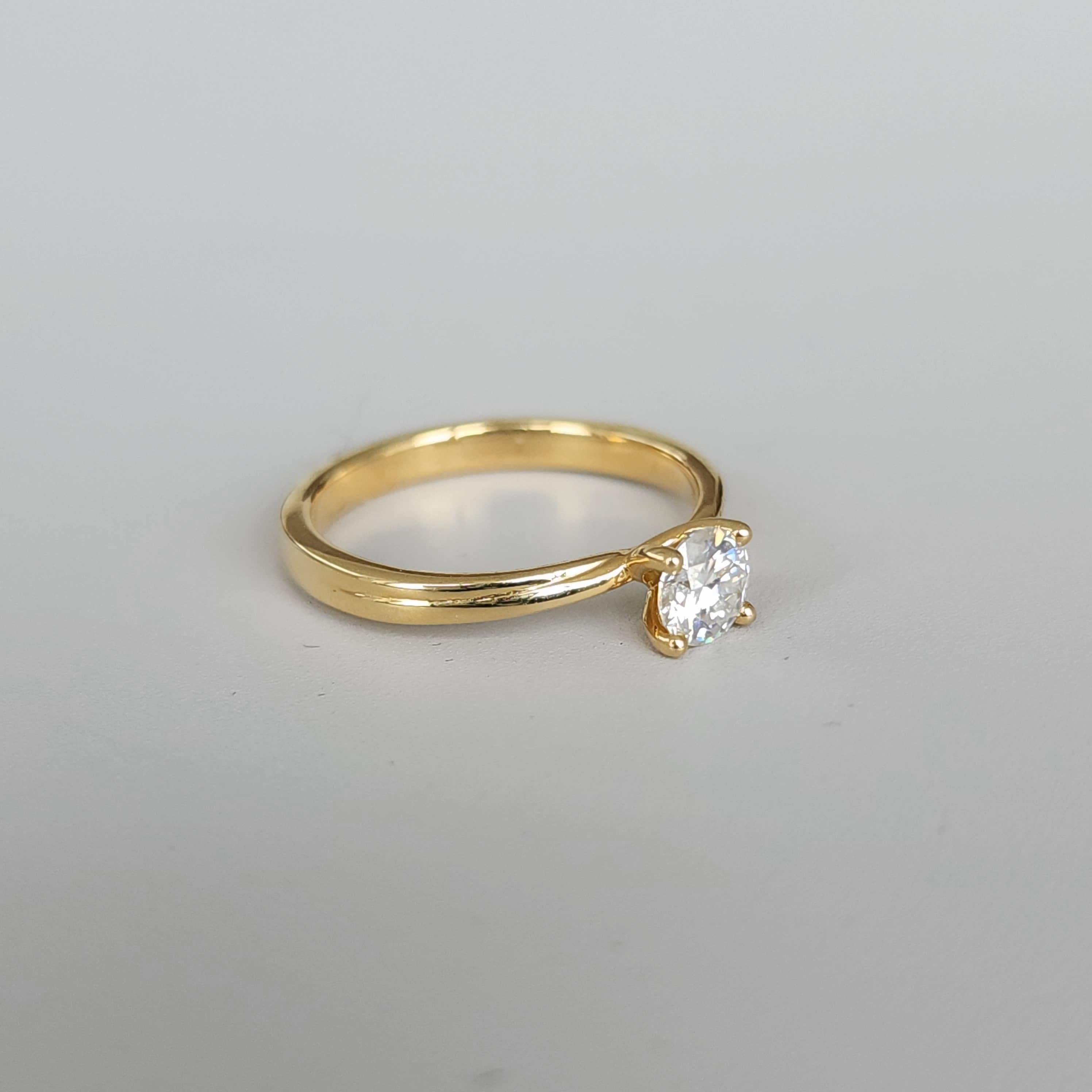 Gemma Sola - Lab Grown Diamonds 18K Gold Round Cut Solitaire Engagement Ring