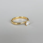 Gemma Sola - Lab Grown Diamonds 18K Gold Round Cut Solitaire Engagement Ring