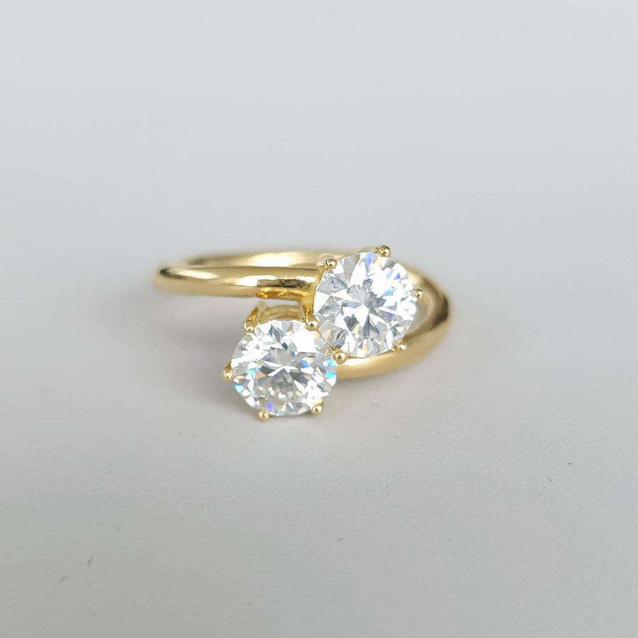 Luce Eterna - Lab Grown Diamonds 18ct Gold Toi et Moi Ring