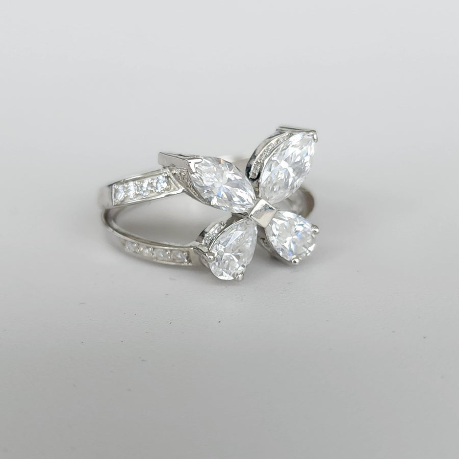 Ondina - Butterfly-shaped Brilliant Lab Grown Diamonds 18ct Gold Ring