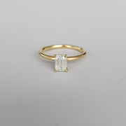 Solitario Smeraldo - 18K Gold Emerald Cut Solitaire Engagement Lab Grown Diamonds Ring