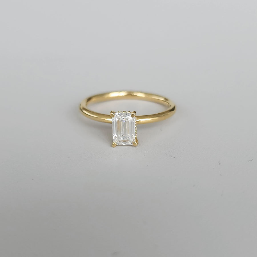 Solitario Smeraldo - 18K Gold Emerald Cut Solitaire Engagement Lab Grown Diamonds Ring