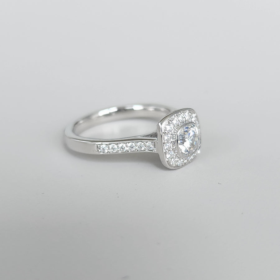 Tesoro Prezioso - Cushion Cut Halo Pave Ring - Lab Grown Diamonds 18K Gold